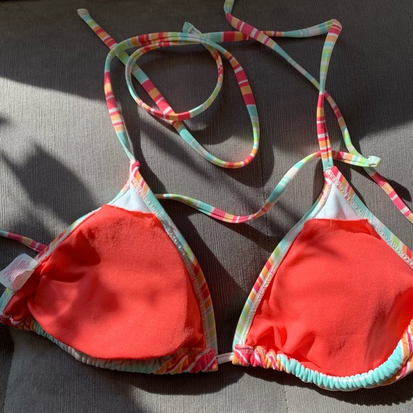 *DONATING SOON*  Women’s bikini top, size Medium, lightly padded - Picture 2 of 2